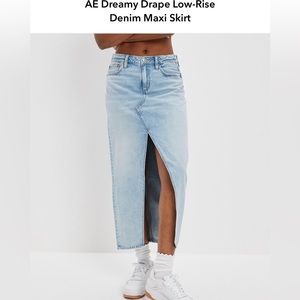 AE Dreamy Drape Low-Rise
Denim Maxi Skirt